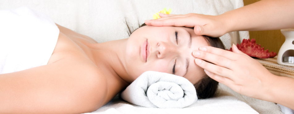 Frau Gesichtsmassage Frau Gesichtsmassage